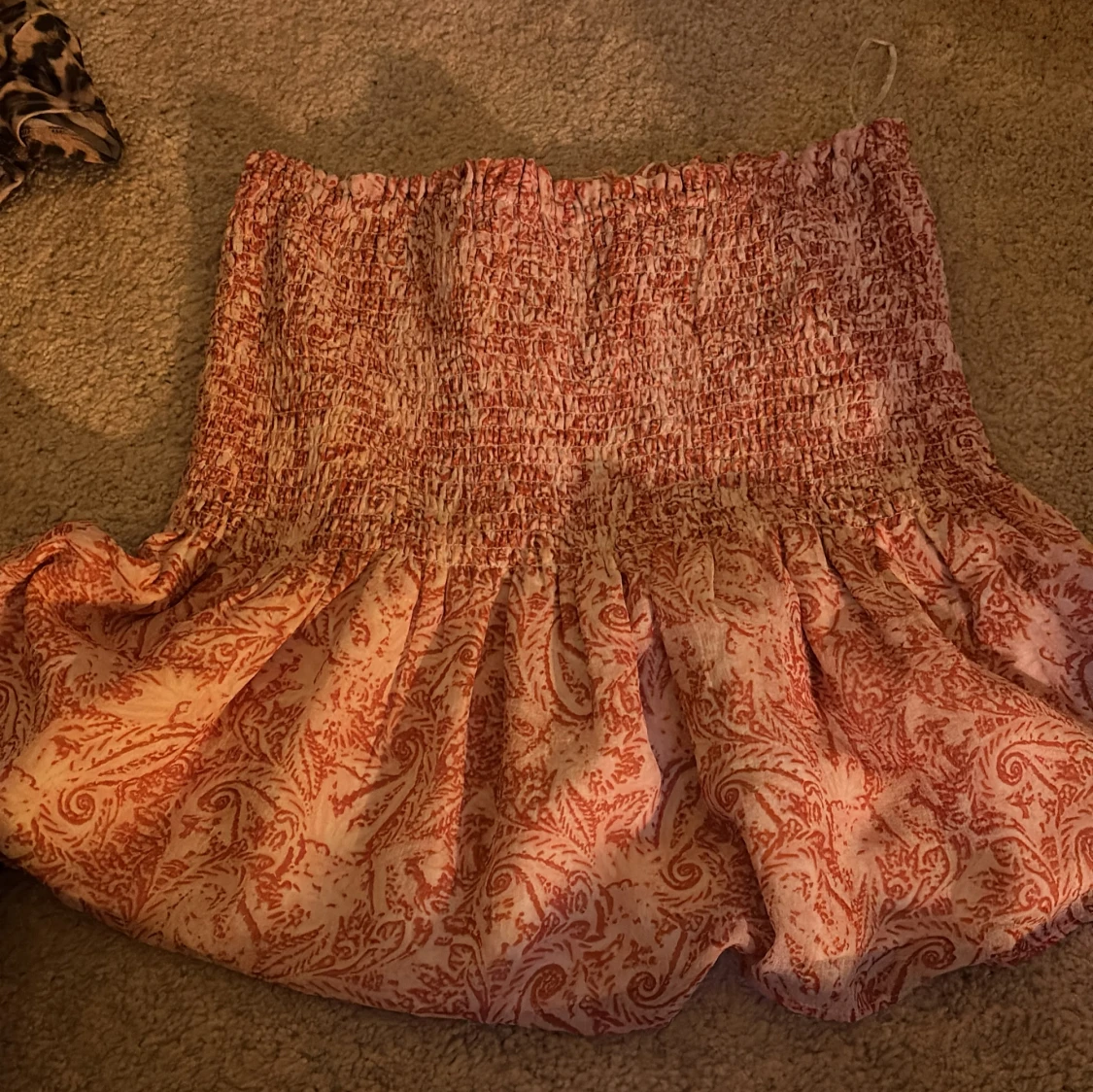 Rosa kortkjol från Gina Tricot