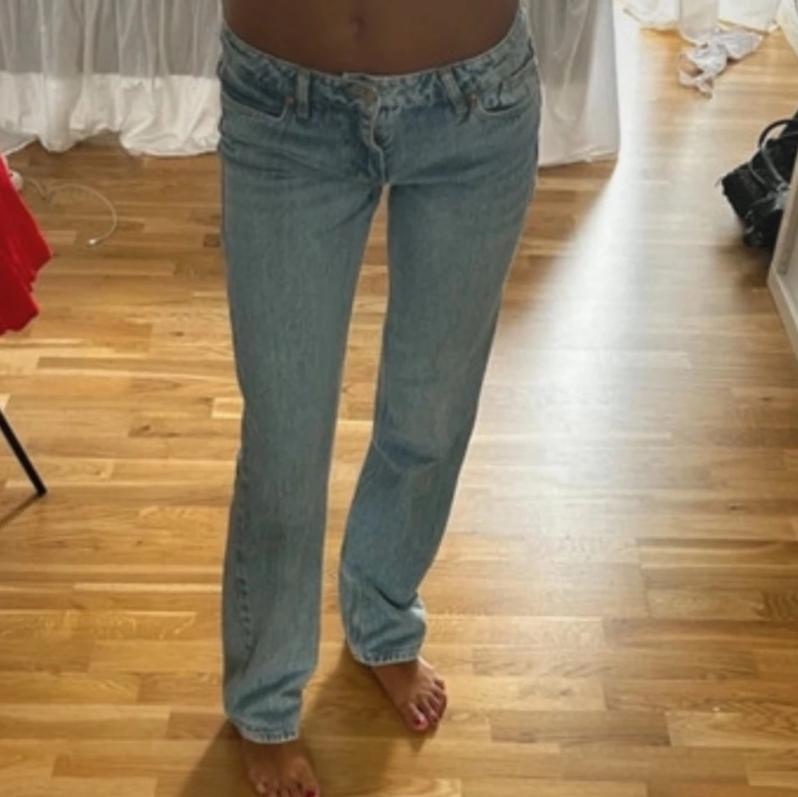 Ljusblå raka jeans från Zara