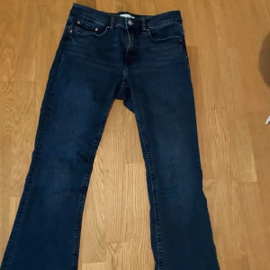 Jenas gina Tricot - Blåa jenas från Gina Tricot. Fint skick!