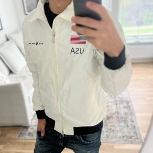 Sail racing USA jacka  - Otroligt fin jacka i toppskick, priset på den kan såklart diskuteras! 