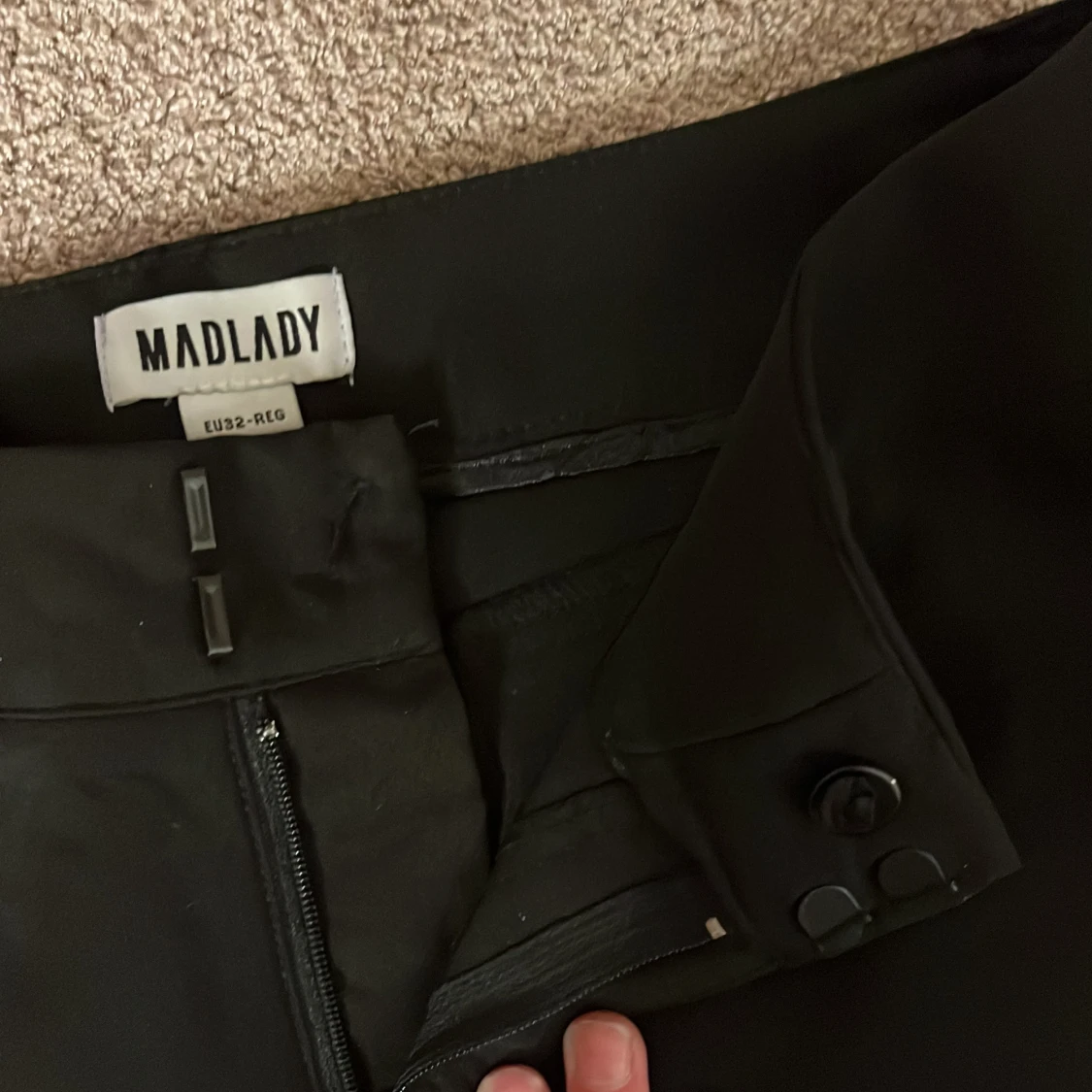 Svarta bootcut byxor från Madlady - 2