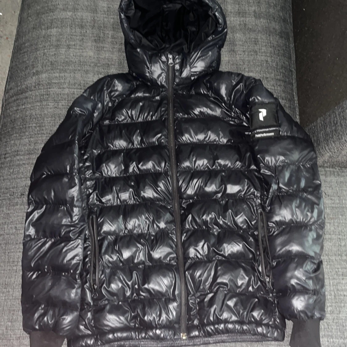 Svart dunjacka Peak Performance