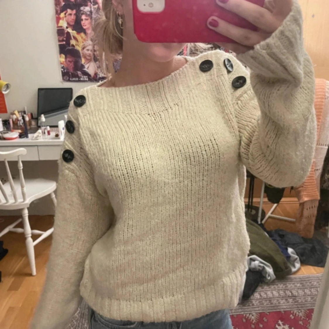Beige stickad tröja med knappar
