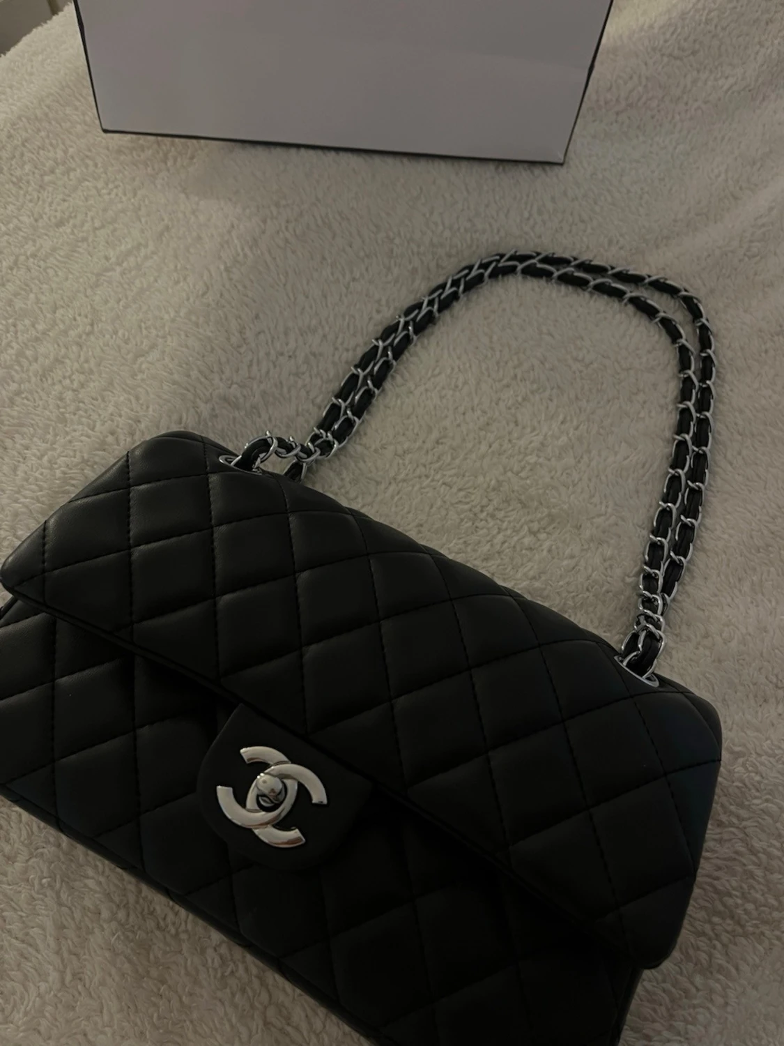 Svart quiltad axelväska - 1