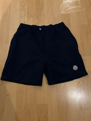 Moncler shorts  - Säljer dessa sköna Moncler shorts. Kom gärna med prisförslag🤝