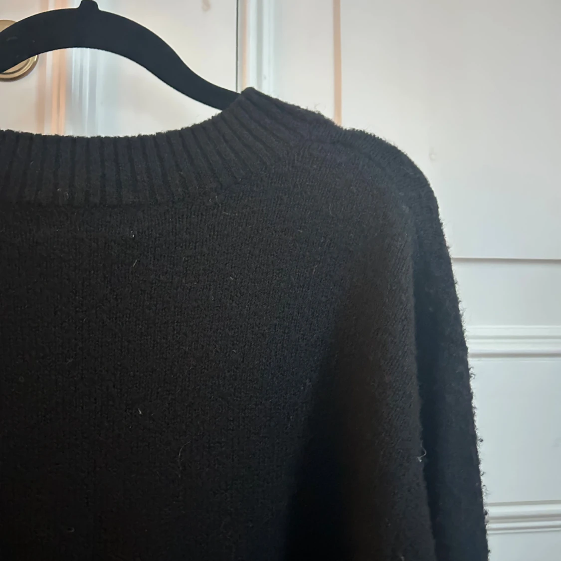 Svart stickad tröja  - 2