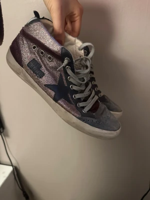 Golden goose Midstar - Jätte fina Golden goose midstar, i super fint skick, kommer inte till använd därav säljs dom. Perfekta till sommaren❤️‍🔥