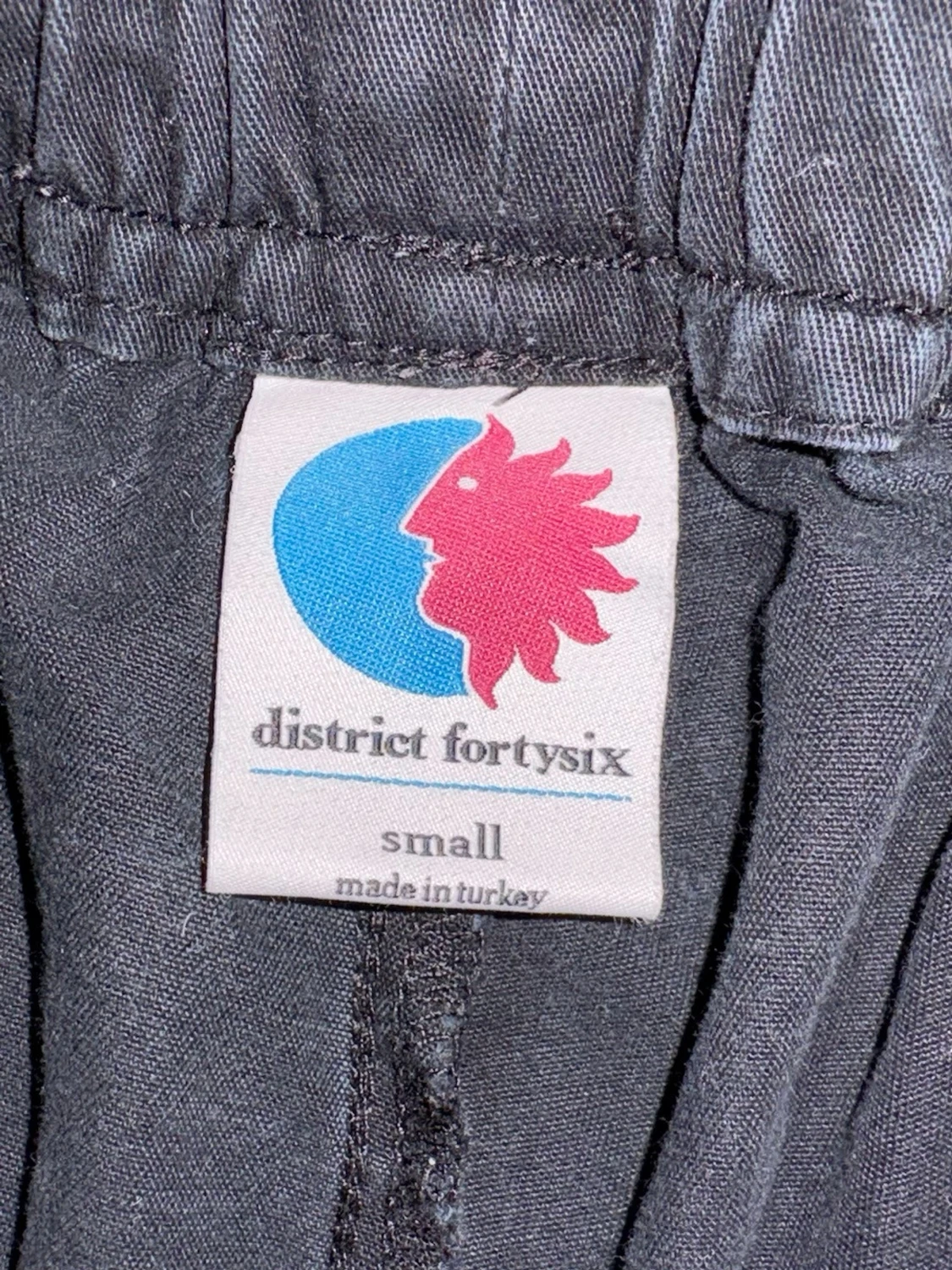 Svarta cargopants från District Fortysix - 1