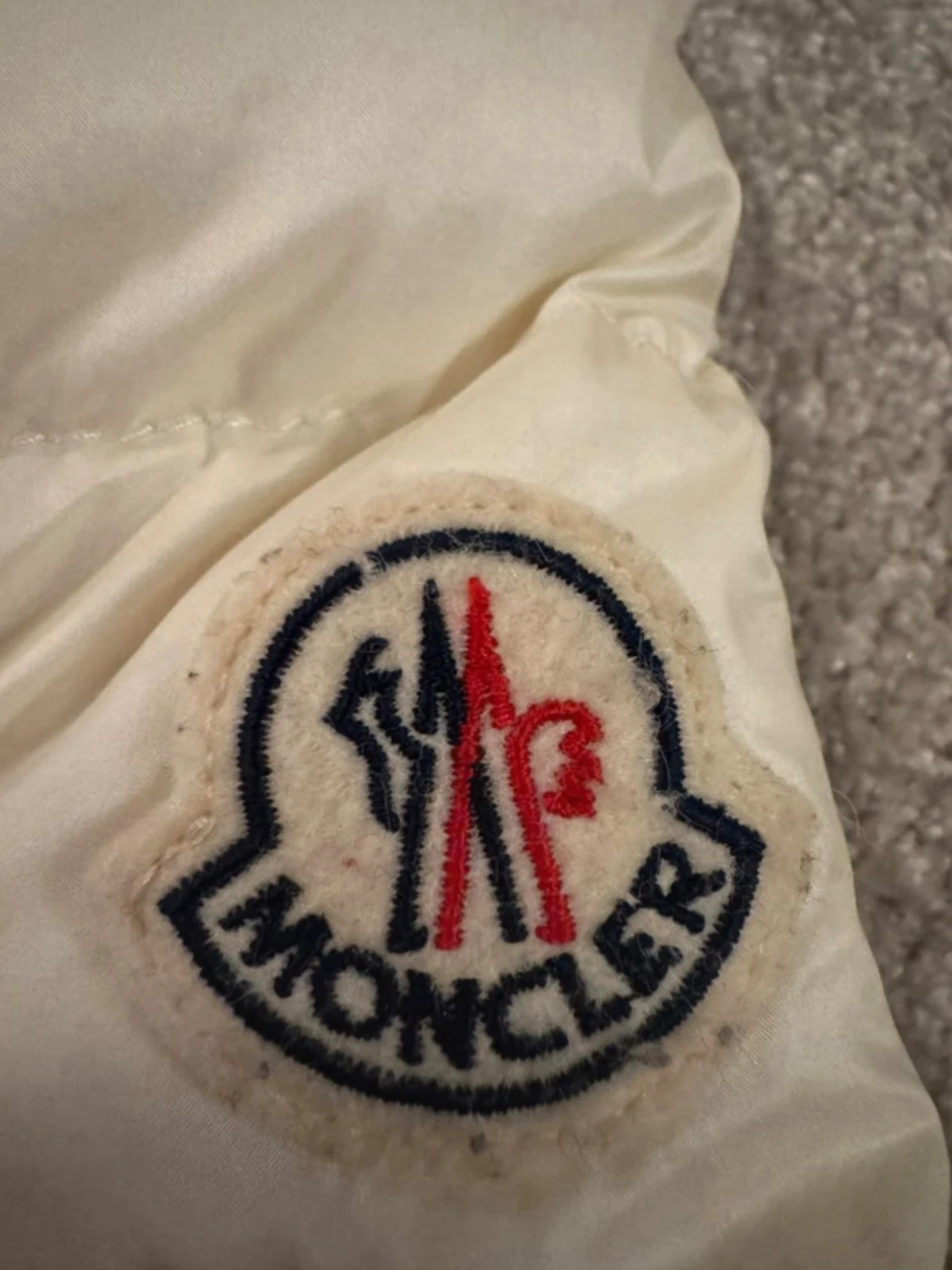 Vit dunjacka från Moncler - 1