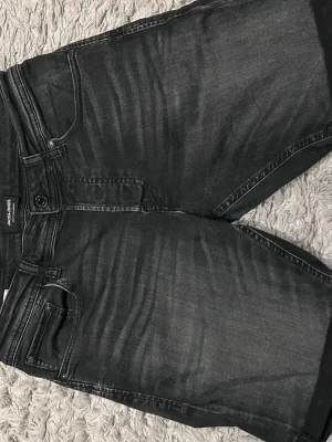 J&J regular fit jeans shorts - Regular fit. Det går inte att rulla upp benen