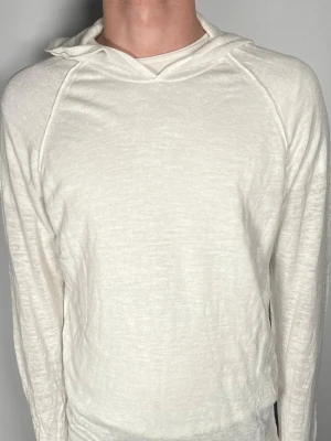 Oscar Jacobson hoodie - Säljer en riktigt snygg och trendig Oscar Jacobson hoodie i fint skick, storlek M, vid frågor är det bara att skriva //Gramenti