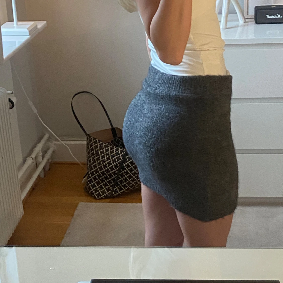 Mörkgrå stickad minikjol