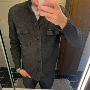 Stickad cardigan  - (Jag är 187cm och 75kg) Fet stickad cardigan 