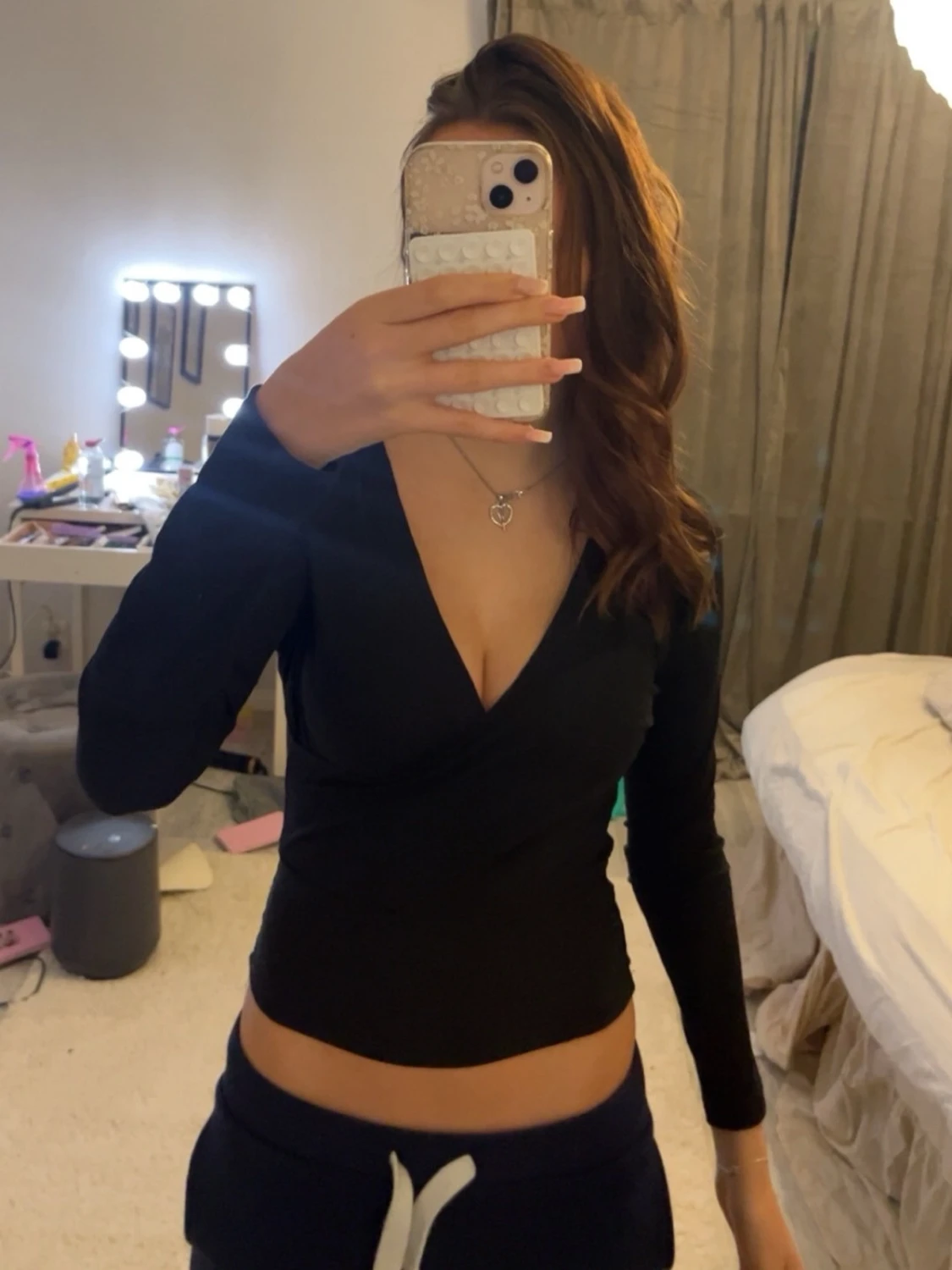 Svart omlottopp med v-ringning - 1