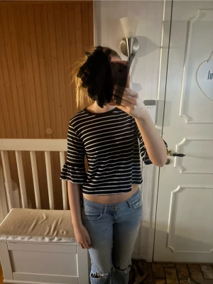 Randig volang topp - Storlek 146/152 men stor i storleken, sitter som en XS/liten S❤️Jag är 167 och den passar mig 
