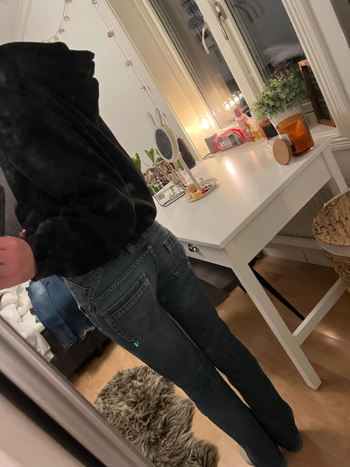Blå jeans med coola fickdetaljer - 2