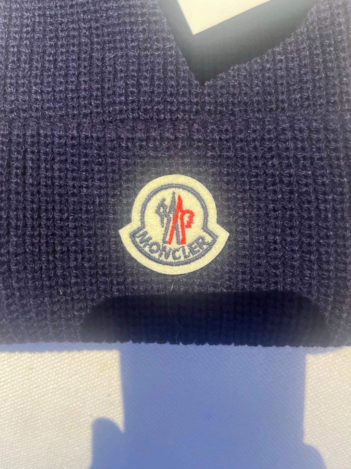 Mörkblå stickad mössa från Moncler - 1