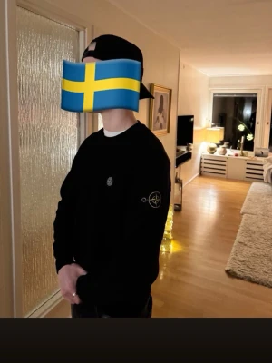 Stone Island Tröja S - Säljer en riktigt snygg tröja nu inför vintern❄️⛄️     Skick II 9,7/10                                                                           Storlek II S                                                                           Hör av dig vid minsta fundering och priset är inte hugget i sten🛠️🪨