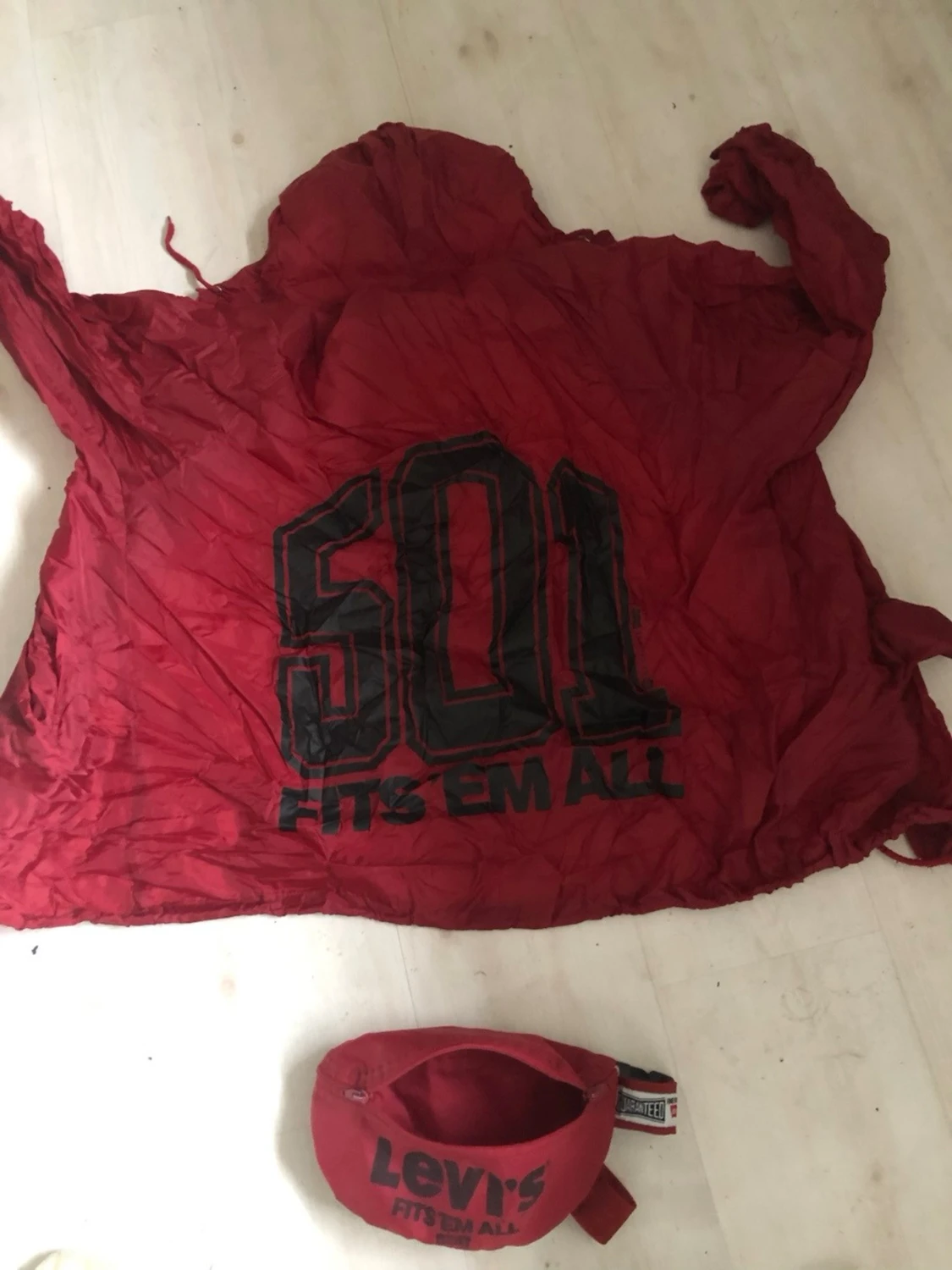 Röd vindjacka från Levi's 501 - 1