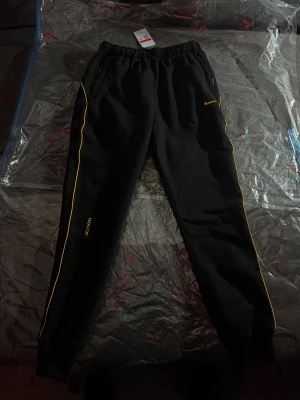 Nike NOCTA svarta mjukisbyxor - Svarta mjukisbyxor från Nike NOCTA