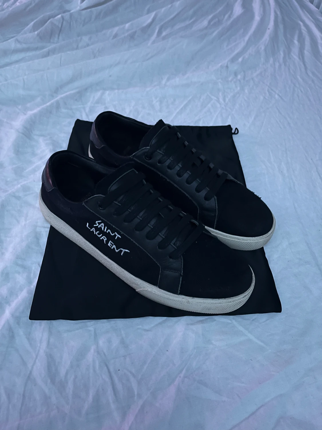 Svarta Saint Laurent sneakers
