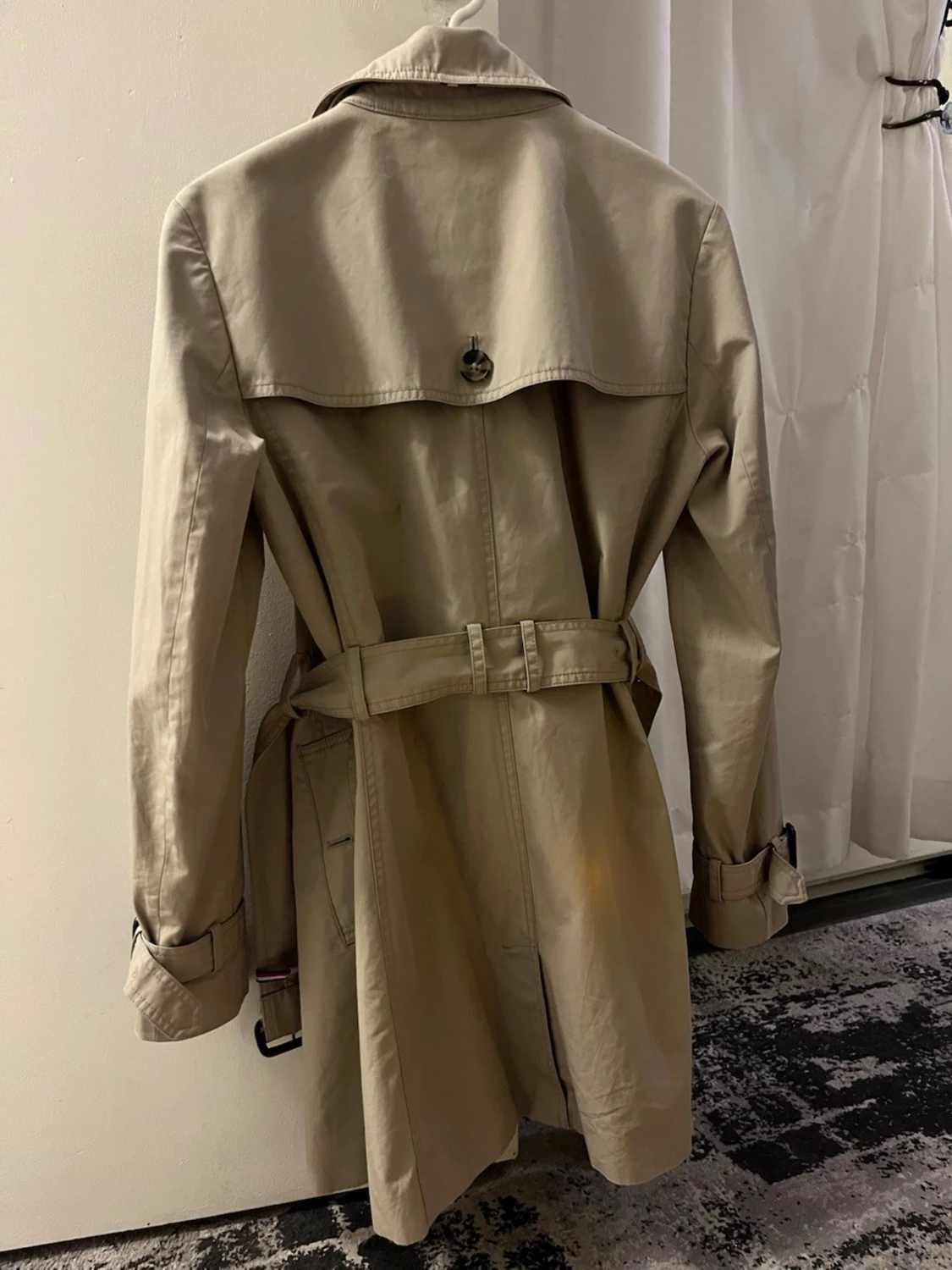 Beige trenchcoat från Tommy Hilfiger - 1