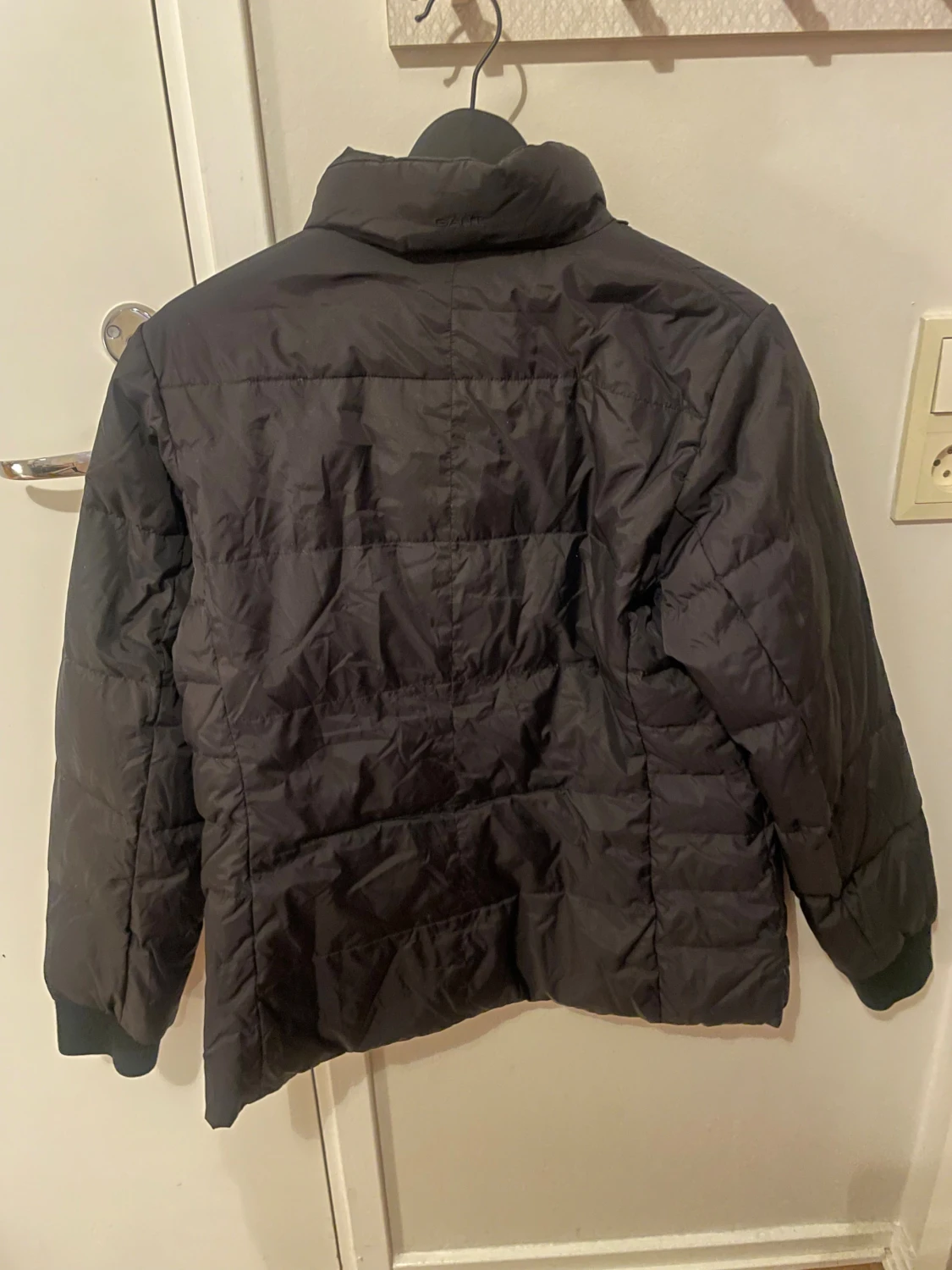 Svart GANT dunjacka storlek M - 1