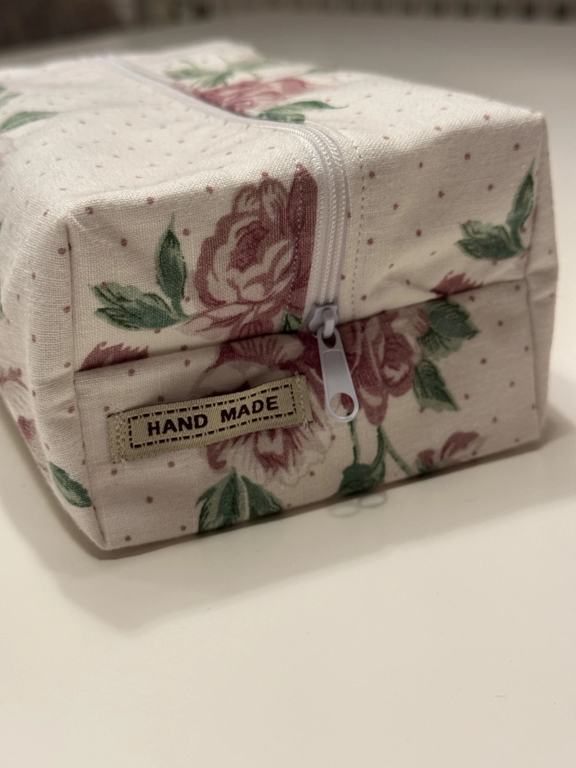 Handgjord necessär av second hand tyger