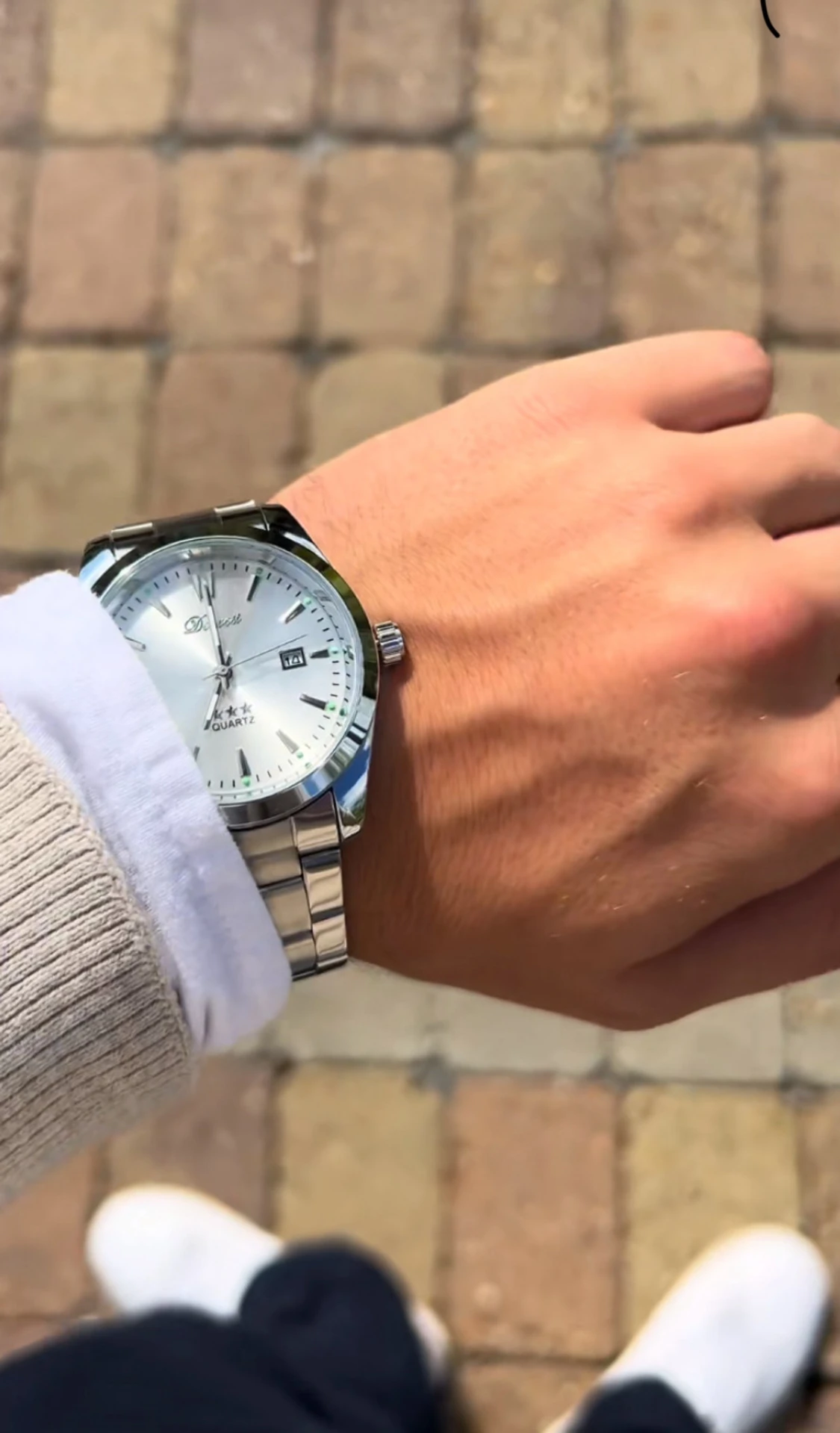 Silverfärgad klocka x Doventi  - 3