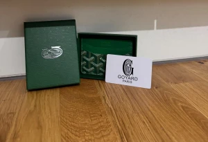 Korthållare  - Säljer min korthållare till ett bra pris.Den är helt ny och har aldrig varit andvänd.perfekt till dig som vill ge bort en julklapp 