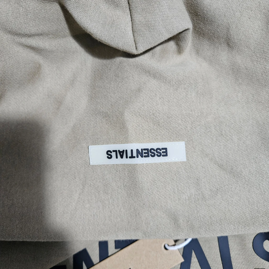 Priset diskuteras Beige hoodie från Essentials - 1