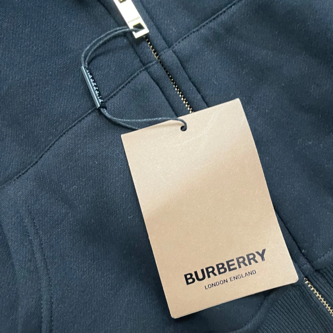 Svart hoodie från Burberry med mönstrad huva - 2