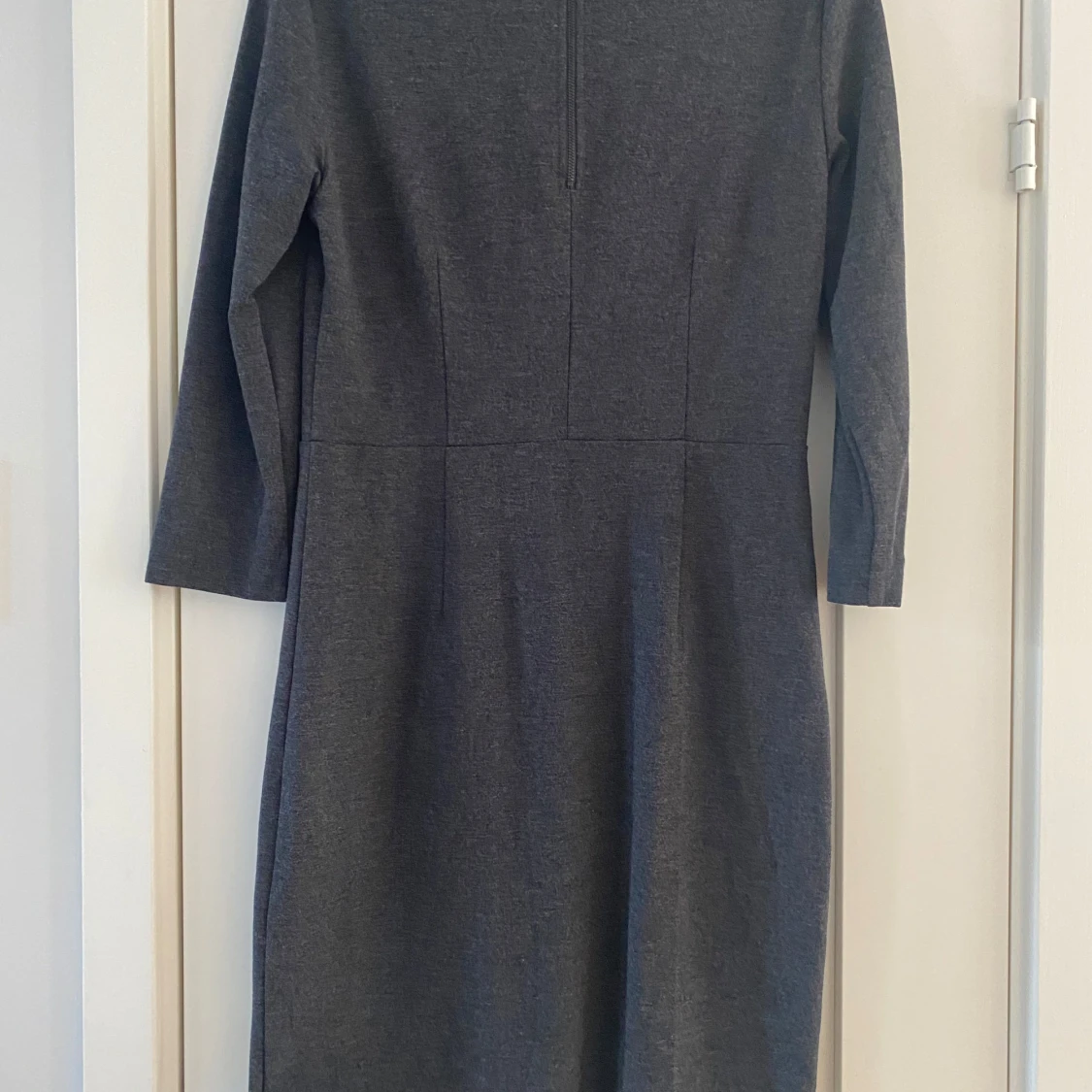 Mörkgrå klänning från Part Two - 1