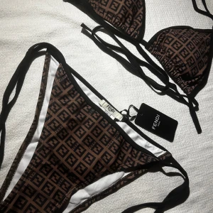 Bikini / dam badkläder  - Skriv för mer information. 1*1. Helt nytt. Kommer med allt i bilden.    Finns i storlek M. 