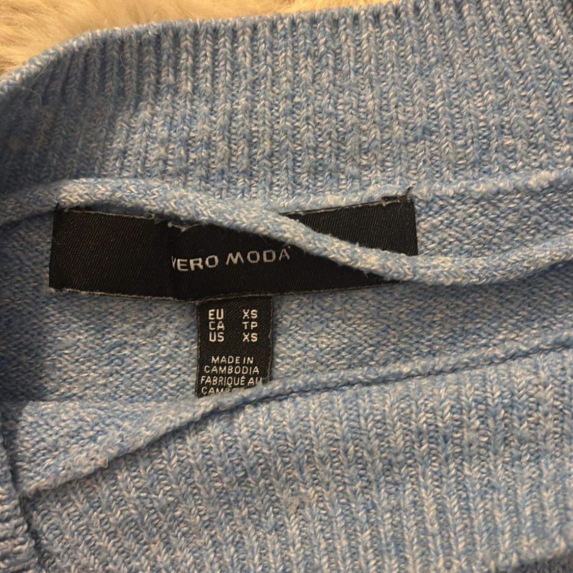 Ljusblå stickad tröja från Vero Moda - 1