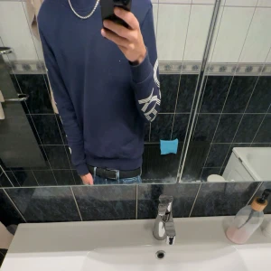 Kenzo Tröja - Säljer en Kenzo tröja i storlek 14y som motsvarar XS köpt från Boozt.com  Har haft den många år i min garderob men endast använd någon månad i min ägo. Nypris 1500:-  Dma vid intresse📩