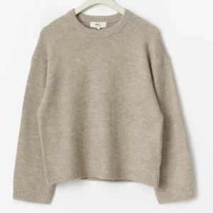 Stickad tröja  - Jättesnygg tröja i nyskick! Slutsåld på hemsidan🥰