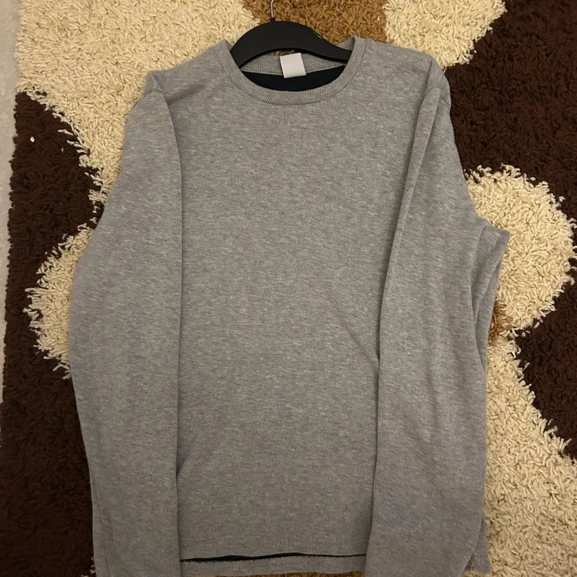 Grå långärmad tröja från NN07