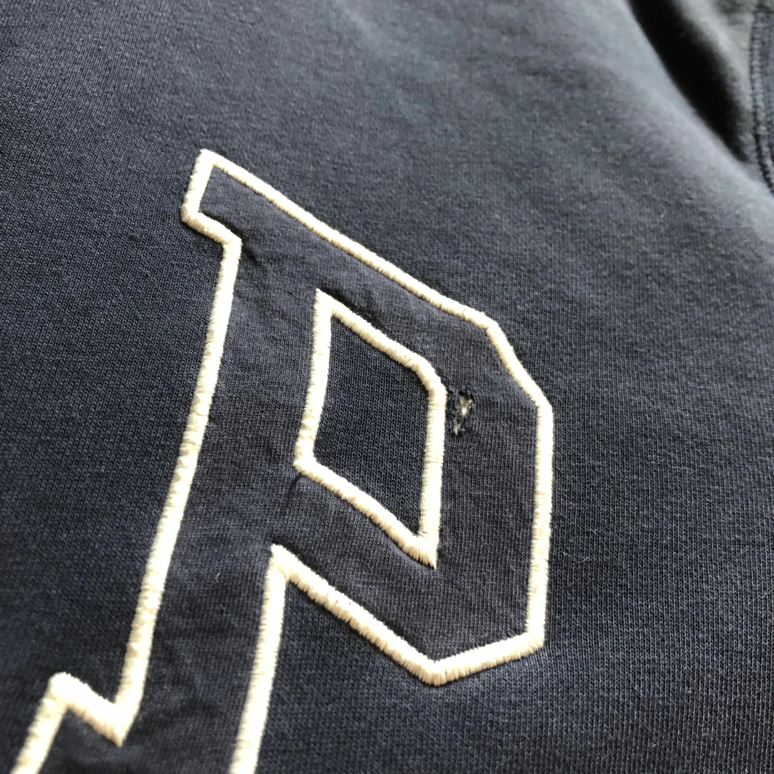 Mörkblå GAP hoodie  - 4