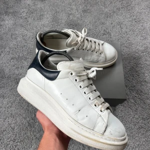 Alexander McQueen - •7/10 skick - ✅  •Storlek - 44📏 •Inkluderat - skor, box, dustbag👟 •Fraktar - inom 24h📦