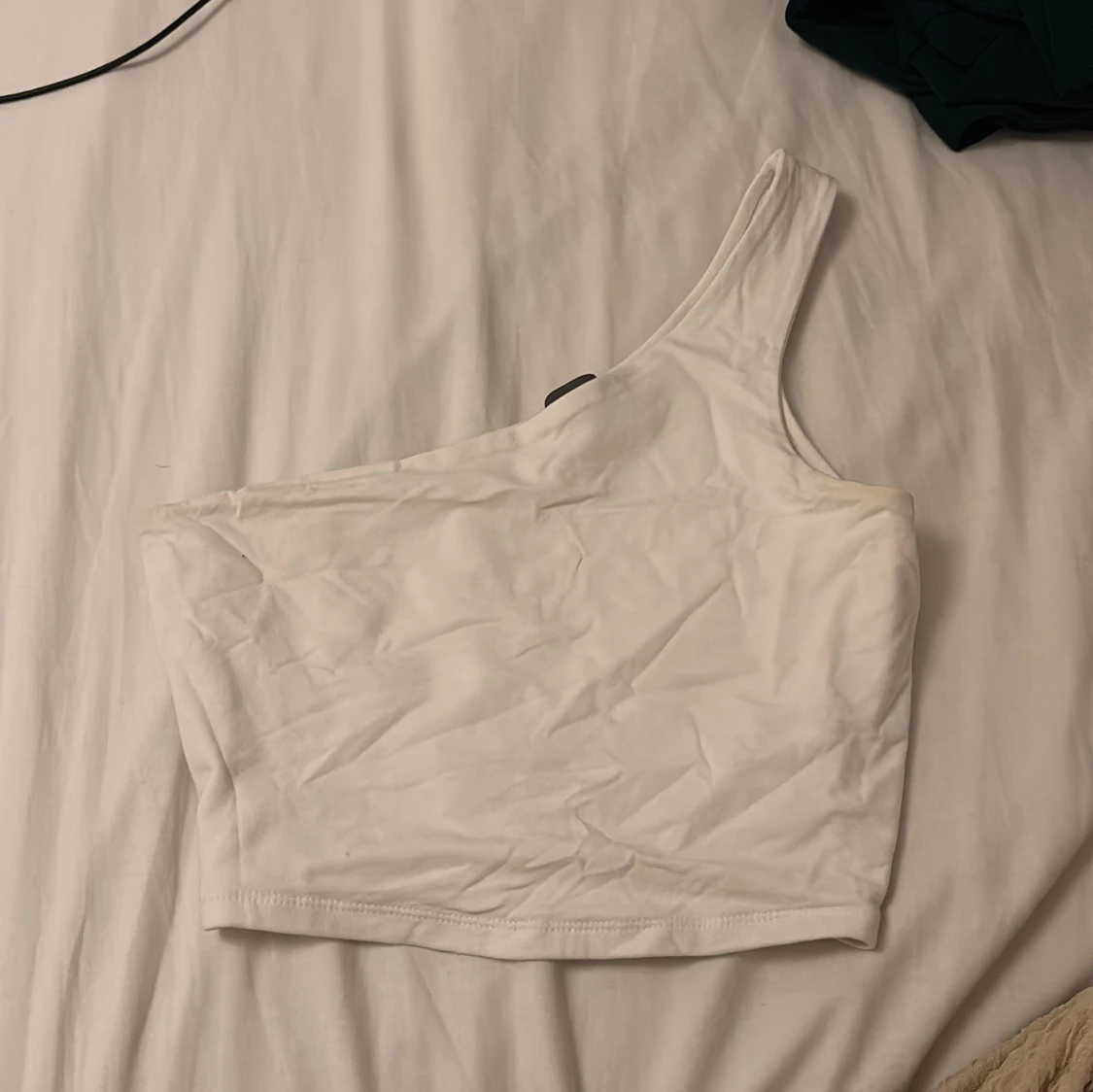 Vit oneshoulder topp från Primark XS
