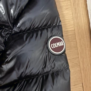 Colmar jacka  - Äkta såklart. Skön vinterjacka, knappt använd. Köpt förra vintern på NK