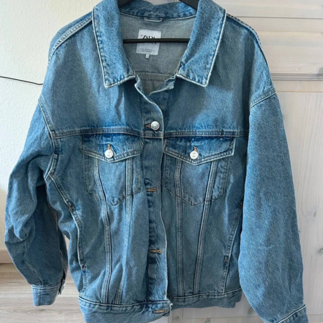 Klassisk jeansjacka från Zara