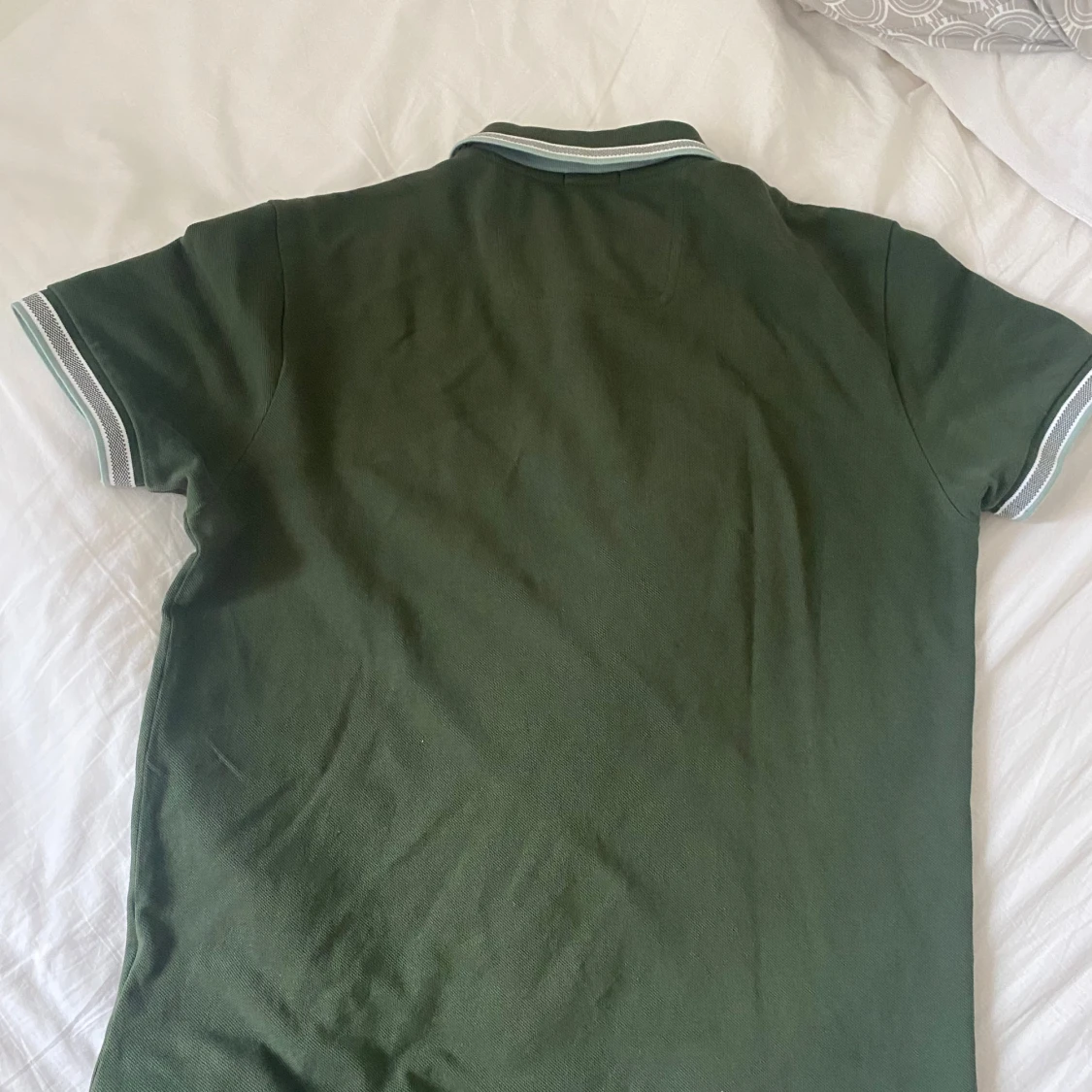 Grön BOSS pikétröja med vit logga - 3