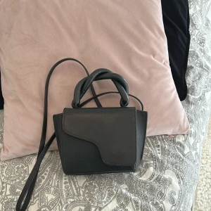 ATP väska  - Säljer nu min så sjukt snygga atp väska i den minsta storleken då den inte kommer till användning💗nypris 3900kr🥰