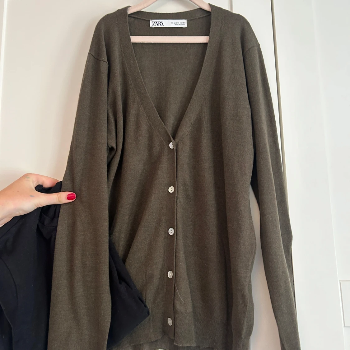 Grön kofta från Zara med knappar