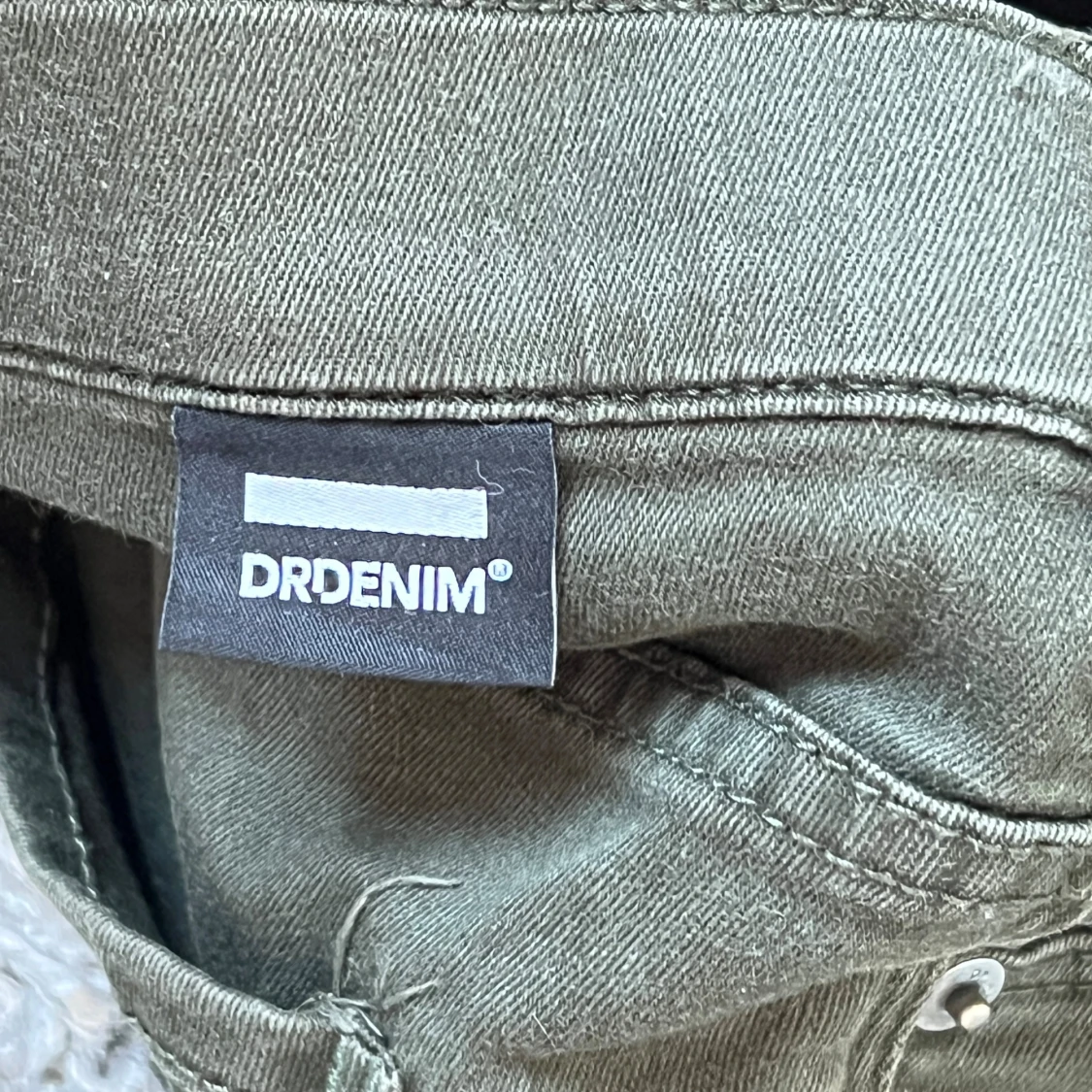 Gröna cargopants från Dr Denim - 4