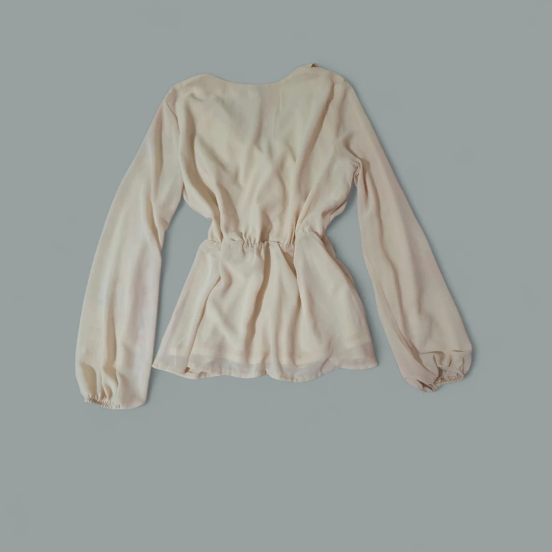 Beige omlottblus från NLY Trend - 1