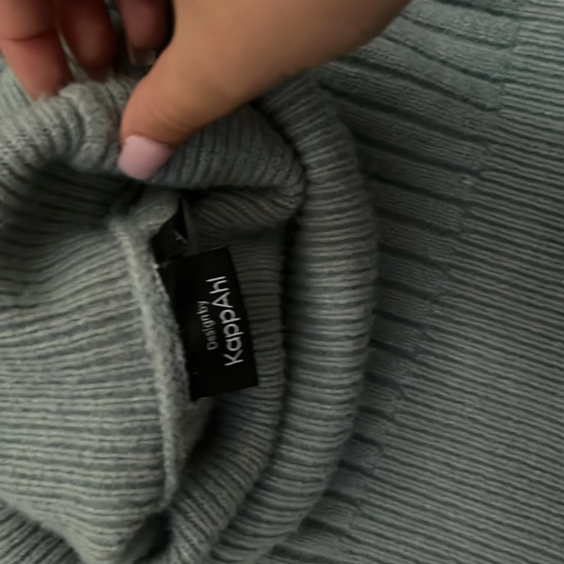 Grå ribbad polotröja från KappAhl - 2