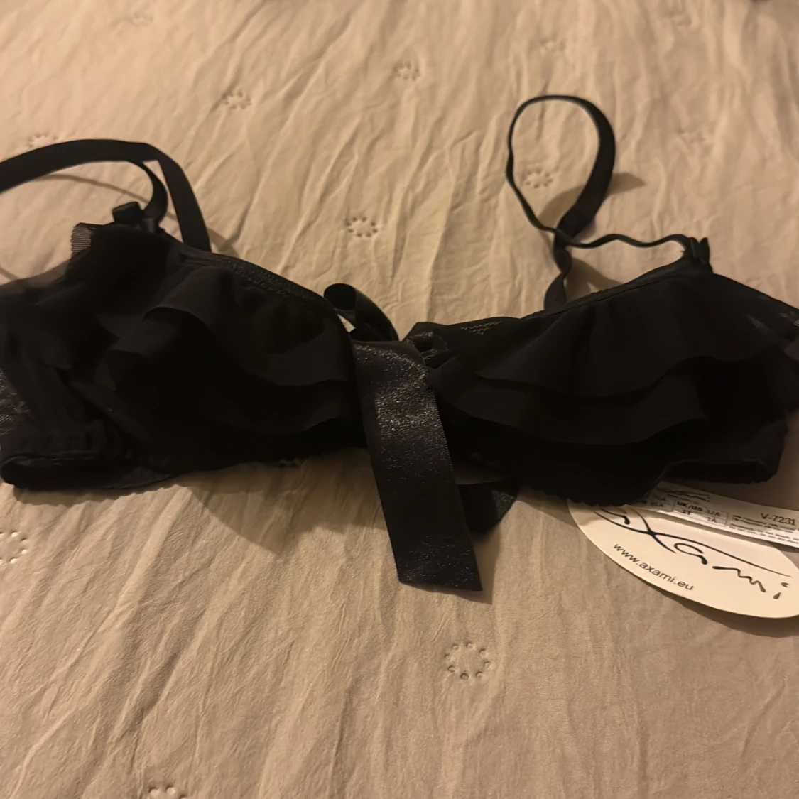 Svart bh med volang från Axami - 4